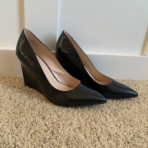 Perfect Nine West black patent wedges